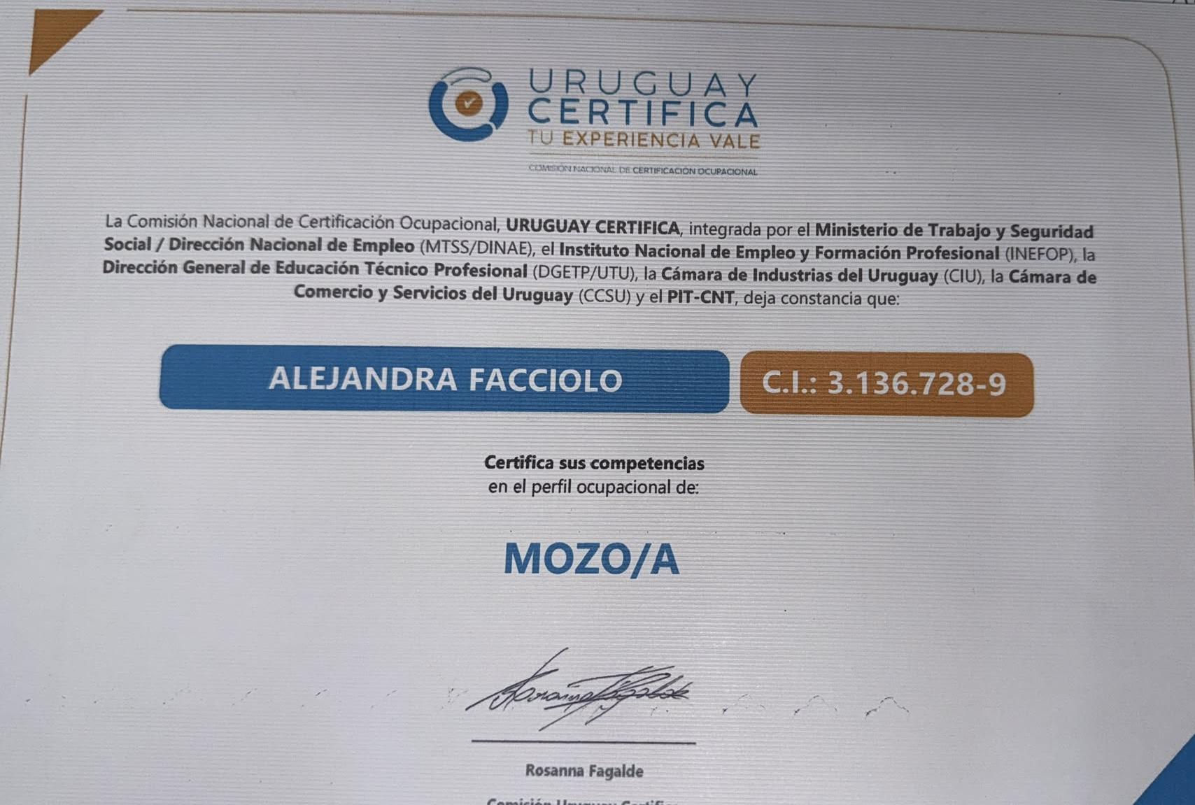 Diploma de certificación del perfil ocupacional Mozo/a, Uruguay Certifica