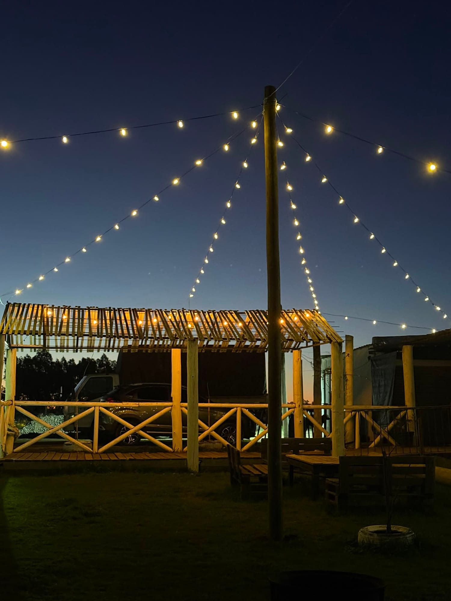 Luces cálidas al atardecer