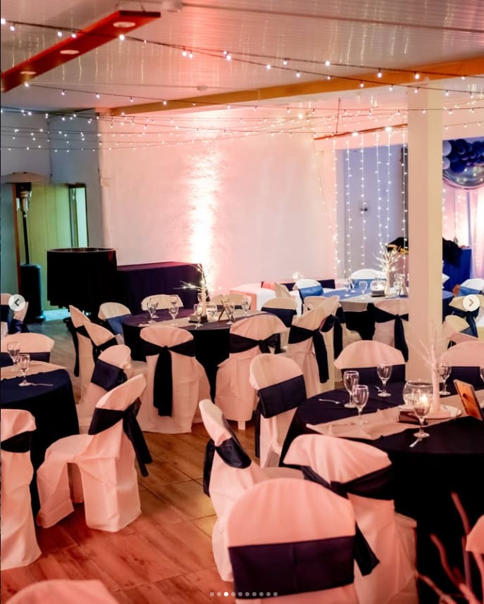 Mesas listas para el evento